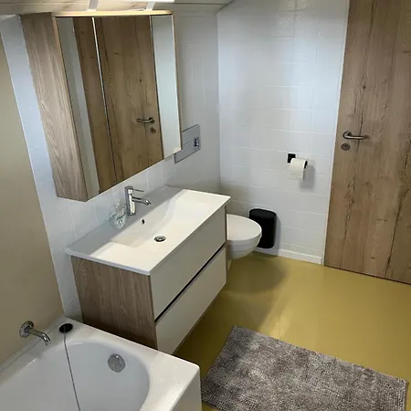 아파트 Familienauszeit Indoorpool, Sauna, Optional Vielpass Karte, Netflix, Disney, Inkl Bettwaesche Handtuecher Reinigung , 150 Mbit Internet